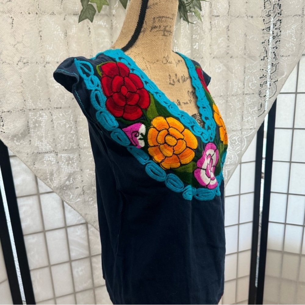 Women’s Huipil Mexican Embroidered Blouse Short Sleeve Top Blue Floral Size S - Picture 10 of 12